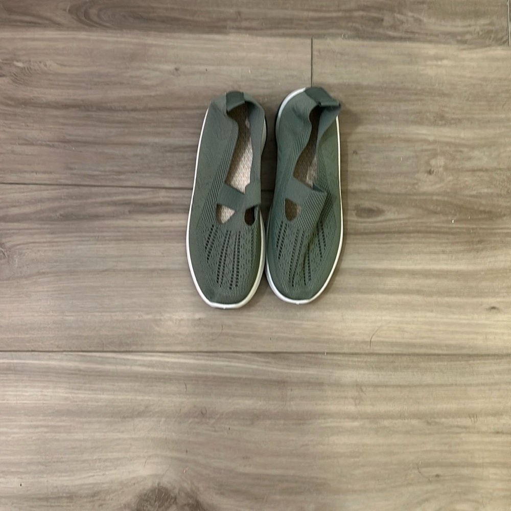 Brand new breathable mesh breathable round toe sandal